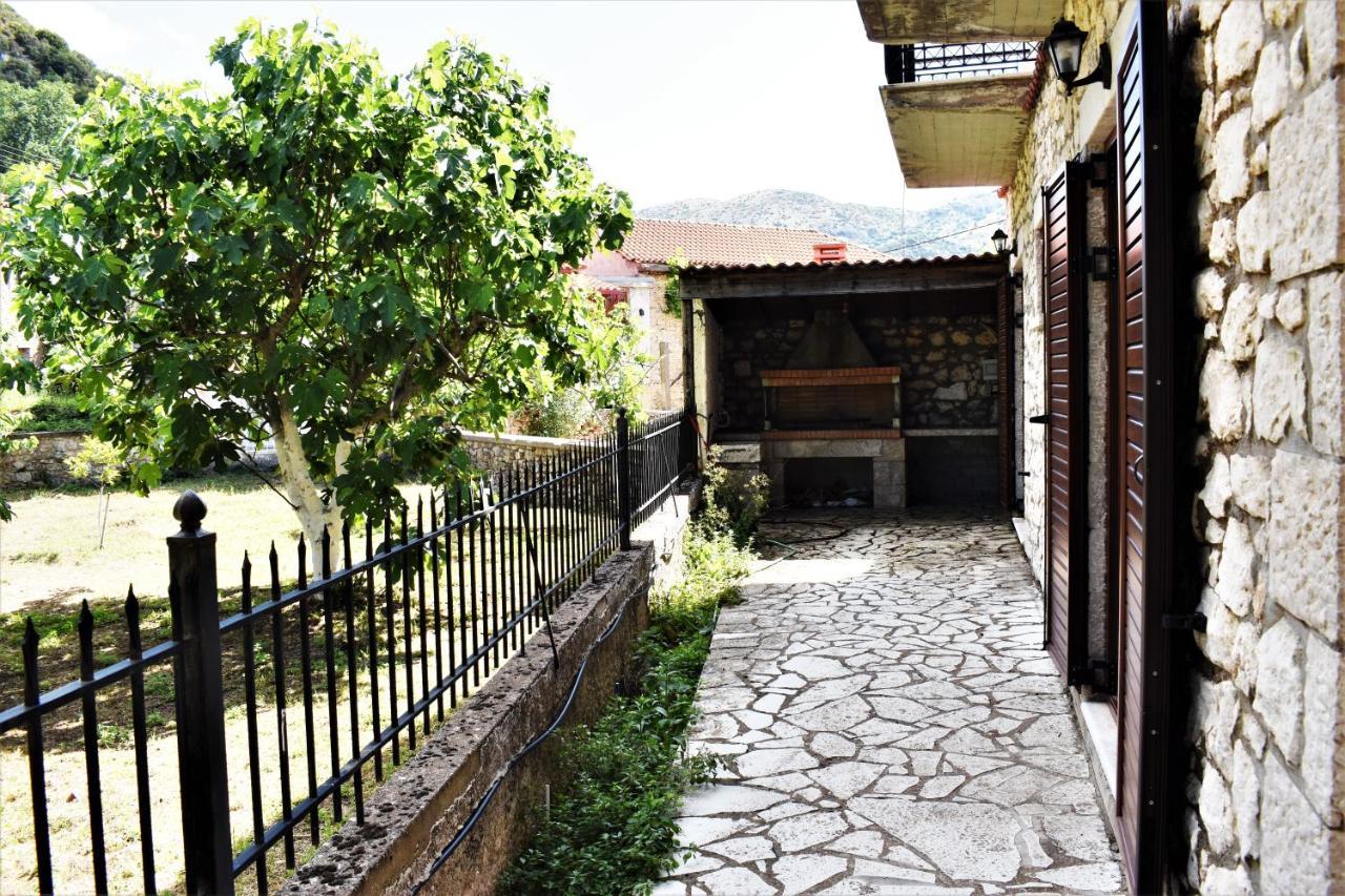 Villa Stonehouse Dome Lagadia Lagkadia Esterno foto